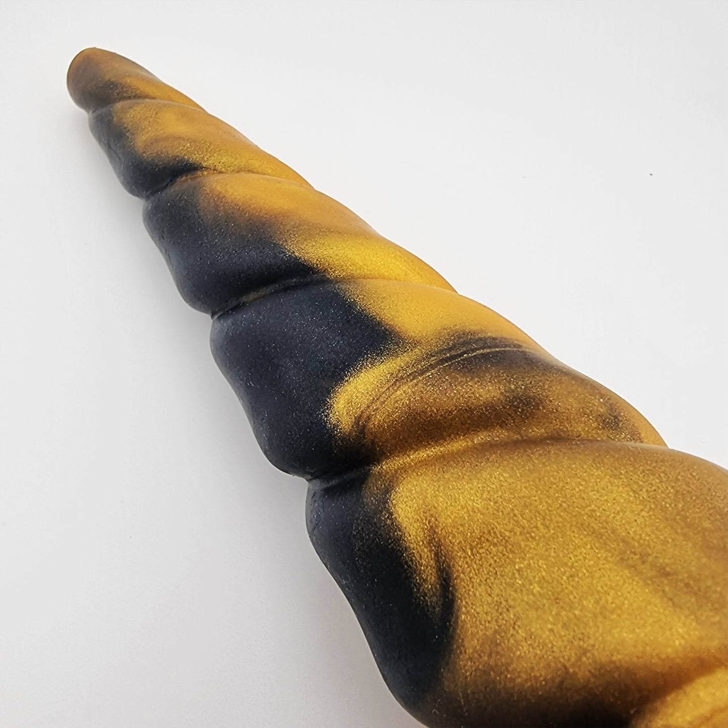 Brat Breakers Licorne dildo. Black Gold